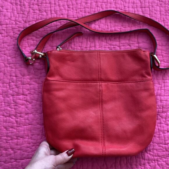 B Makowsky genuine leather Vibrant Red Crossbody Bag with Adjustable Strap - Picture 4 of 8